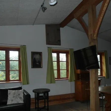 Loftwohnung-hell-geraeumig-antik-zentrale-lage-in-suederbrarup דירה *